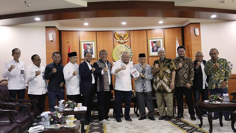 Amien Rais dan Ustaz Sambo menghadiri undangan DPD RI. Foto: Instagram/@ridhorahmadiofficial