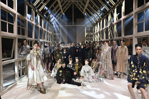Biyan Hadirkan Keindahan Floral Lewat Koleksi Fleur di Spring Summer 2025. Foto: Dok: Biyan