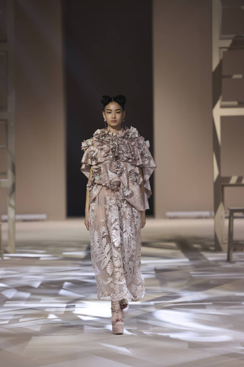 Biyan Hadirkan Keindahan Floral Lewat Koleksi Fleur di Spring Summer 2025. Foto: Dok: Biyan