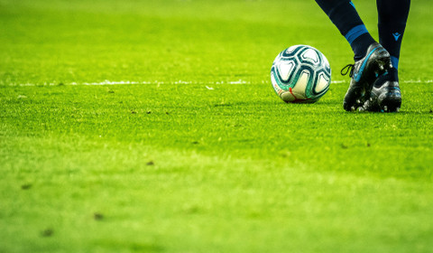   Ilustrasi Cara Nonton Euro 2024 Prancis Vs Polandia di HP dan Laptop. Sumber: Foto Unsplash/Emilio Garcia