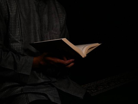 Surat Al-Baqarah Ayat 185. Foto hanya ilustrasi. Sumber foto: Unsplash/Masjid Pogung