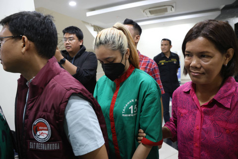 Tersangka lain saat dihadirkan konferensi pers terkait penyalahgunaan narkotika di Metro Polres Jakarta Barat, Jakarta, Selasa, (25/6/2024).  Foto: Agus Apriyanto