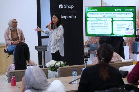 Sharing session bersama Elizabeth, Tokopedia, dan Shop Tokopedia di pabrik Elizabeth Cimahi, Jawa Barat. Foto: Image Dynamics