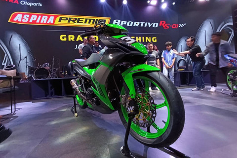 Peluncuran ban motor Aspira Premio Sportivo RS-01 untuk balap di Kelapa Gading, Selasa (25/6/2024). Foto: Fitra Andrianto/kumparan