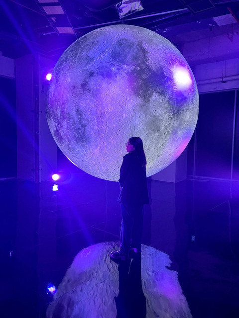 Pengunjung yang sedang menikmati pameran Wonderlab. Foto: Gitario Vista Inasis/kumparan