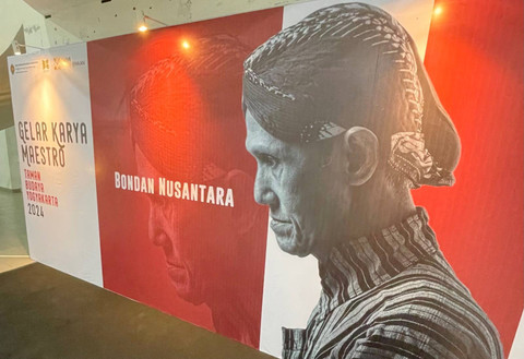 Logo Danais di kiri atas di foto ini terpampang di Gelar Karya Maestro TBY Juni 2024. Foto: Arif UT / Pandangan Jogja