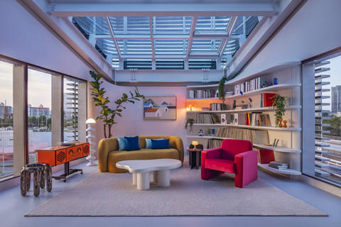 Ruang tamu Sky Suite Hangang Bridge. Foto: Dok. Airbnb