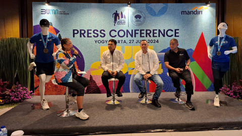 Kepala Dinas Pariwisata DI Yogyakarta Singgih Raharjo, Corporate Secretary Bank Mandiri Teuku Ali Usman, dan Race Director iSport Pandu Bagus Buntaran dalam konferensi pers jelang Mandiri Jogja Marathon 2024 di Dil Rani Restaurant, Kamis (27/6). Foto: Katondio Bayumitra Wedya/kumparan