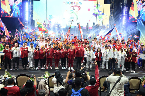 Pembukaan ASEAN University Games (AUG) 2024 di GOR Bola Basket Universitas Negeri Surabaya (Unesa) Jawa Timur, Rabu (26/6/2024). Foto: Dok. Kemendikbudristek