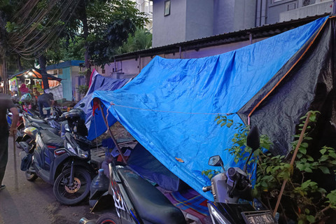 Tenda pengungsi di Jalan Setia Budi Selatan, Kuningan, Jakarta Selatan, Kamis (27/6/2024). Foto: Hedi/kumparan