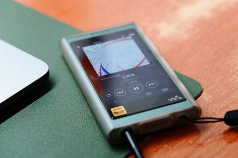 Ilustrasi perbedaan mp3 dan mp4. Sumber: Unsplash/Shawn Rain