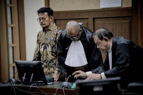 Terdakwa kasus pemerasan dan gratifikasi di Kementerian Pertanian Syahrul Yasin Limpo bersiap untuk menjalani sidang pembacaan tuntutan di Pengadilan Tipikor, Jakarta, Jumat (28/6/2024). Foto: M Risyal Hidayat/ANTARA FOTO