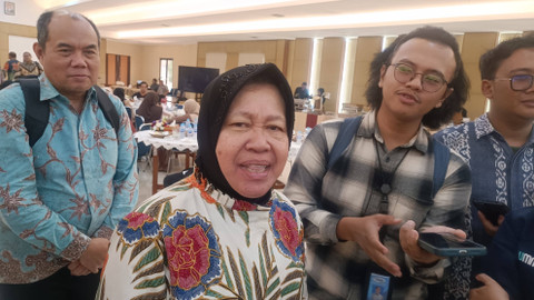 Menteri Sosial Republik Indonesia Tri Rismaharini saat dijumpai usai acara Graduasi 3.415 peserta Program PENA Kemensos di Jaksel, Jumat (28/6). Foto: Thomas Bosco/kumparan