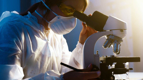Ilustrasi metode pewarnaan yang direkomendasikan untuk mendeteksi mycobacterium tuberculosis adalah. SUmber: pexels.com/Artem Podrez