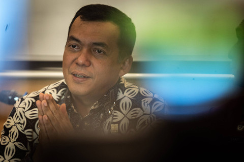 Direktur Jenderal Imigrasi Kemenkumham Silmy Karim menjawab pertanyaan wartawan saat konferensi pers di Jakarta, Jumat (28/6/2024). Foto: ANTARA FOTO/Bayu Pratama S
