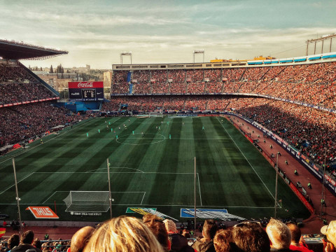 Ilustrasi Cara Nonton Euro 2024 Jerman vs Denmark via Live Streaming di HP. Sumber: Unsplash/Liam McKay