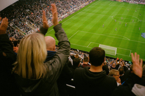 Ilustrasi Cara Nonton Euro 2024 Rumania vs Belanda via Live Streaming di HP. Sumber: Unsplash/Fånga Images