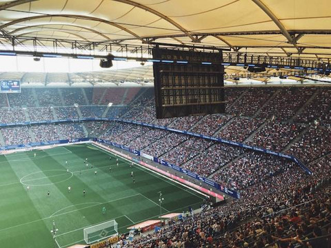Ilustrasi Cara Nonton Euro 2024 Inggris Vs Slovakia via Live Streaming di HP. Foto: dok. Unsplash/Robert Bye
