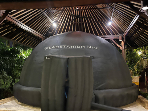 Planetarium mini hingga teleskop di acara Matariki Kedubes Selandia Baru di Jakarta, Jumat (28/6) Foto: Tiara Hasna/kumparan