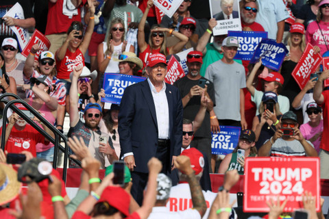 Mantan Presiden AS dan calon presiden dari Partai Republik Donald Trump menghadiri acara kampanye, di Chesapeake, Virginia, AS 28 Juni 2024. Foto: Brendan McDermid/Reuters