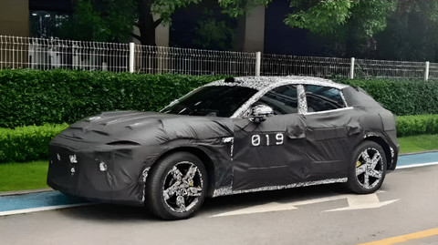 Kamuflase mobil listrik SUV yang diduga sebagai Xiaomi MX11. Foto: Car News China