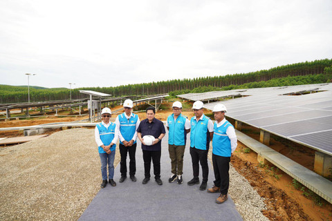 Menteri BUMN Erick Thohir saat meninjau finalisasi berbagai fasilitas yang dibangun BUMN di IKN, Kalimantan Timur, Sabtu (29/6/2024). Foto: Dok: Kementerian BUMN