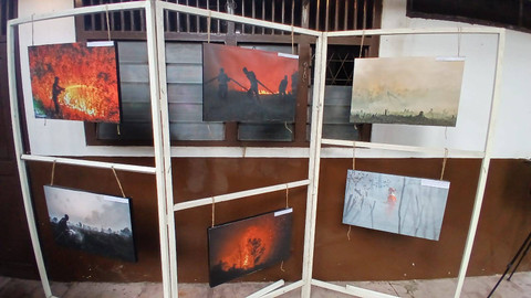 Rangakaian poto yang dipamerkan di Festival Bulan Juni Palembang, Sabtu (29/6) Foto: ary priyanto/urban id