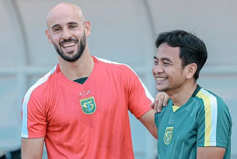 Pemain asing Persebaya Surabaya asal Palestina Mohammed Rashid (kiri). Foto: Official Persebaya