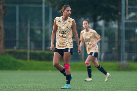Estella Loupatty saat Timnas Wanita Indonesia latih tanding dengan Asiana U-14 di Lapangan Rugby, Kompleks SUBK, Senayan, Jakarta Pusat, pada Kamis (27/6/2024).   Foto: Timnas Wanita Indonesia