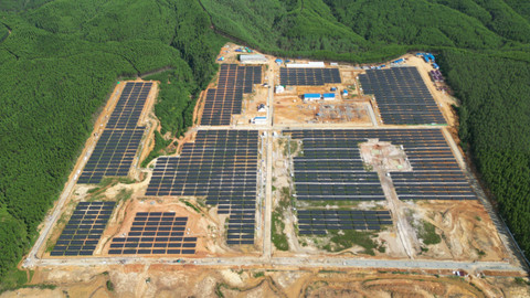 PLTS IKN yang dibangun PT PLN (Persero) 50 MW mulai beroperasi bertahap.  Foto: PLN