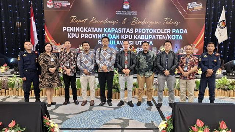 Jajaran KPU Kabupaten Minahasa Tenggara mengikuti Rakor dan Bimtek peningkatan kapasitas protokoler di Manado.