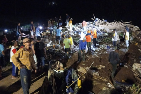 Tanah longsor terjadi di Dusun Sukorejo RT 04 RW 01, Desa Bumirejo, Kecamatan Kesamben, Kabupaten Blitar pada Minggu (30/6/2024). Foto: Dok. BPBD Blitar