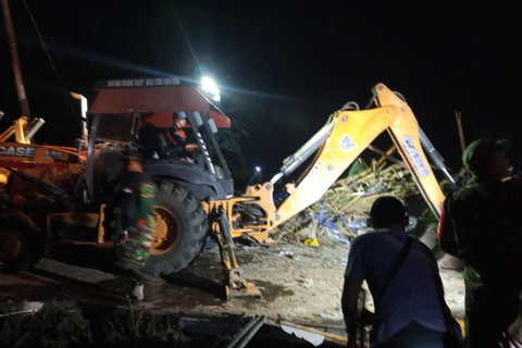 Tanah longsor terjadi di Dusun Sukorejo RT 04 RW 01, Desa Bumirejo, Kecamatan Kesamben, Kabupaten Blitar pada Minggu (30/6/2024). Foto: Dok. BPBD Blitar
