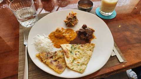 Makanan utama khas India di restoran Handi, Le Meridien Jakarta. Foto: Azalia Amadea/kumparan