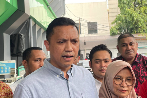 Tim hukum PDIP, Ronny Talapessy dkk, mendaftarkan gugatan perbuatan melawan hukum (PMH) penyidik KPK Rossa Purbo Bekti, ke Pengadilan Negeri Jakarta Selatan, Senin (1/7/2024). Foto: Fadhil Pramudya/kumparan