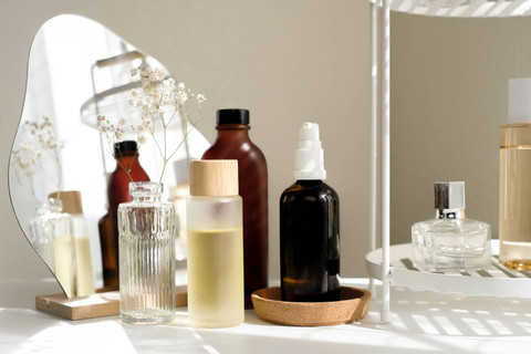 Ilustrasi Skincare yang Wajib Dibawa Saat Mudik. Foto: PattPaulStudio/Shutterstock