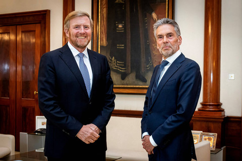Perdana Menteri Belanda yang baru Dick Schoof bertemu dengan Raja Belanda Willem-Alexander di Istana Noordeinde, Den Haag, Belanda, Senin (1/7/2024). Foto: Patrick van Katwijk/Pool via REUTERS