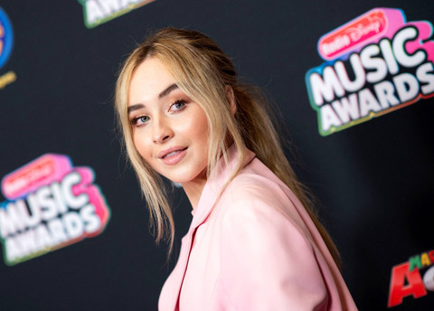 Sabrina Carpenter, penyanyi muda AS yang bangun karier sejak masih kecil. Foto: VALERIE MACON / AFP