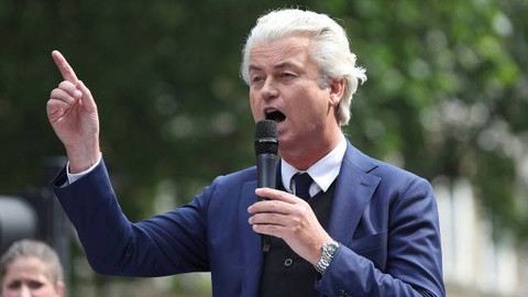 Geert Wilders melakukan kampanye. Foto: Daniel LEAL-OLIVAS/AFP