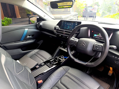 Interior mobil listrik Citroen e-C4. Foto: Fitra Andrianto/kumparan