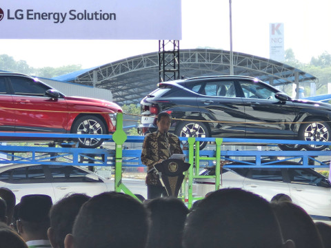 Presiden Jokowi meresmikan Hyundai-LG Indonesia Green Power di Karawang, Jawa Barat, Rabu (3/7). Foto: Nadia Riso/kumparan