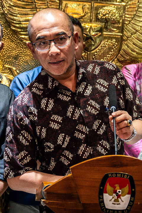 Ketua KPU Hasyim Asy'ari memberikan keterangan pers terkait putusan DKPP yang menjatuhkan sanksi pemberhentian tetap di Gedung KPU, Jakarta (3/7/2024). Foto: Bayu Pratama S/ANTARA FOTO