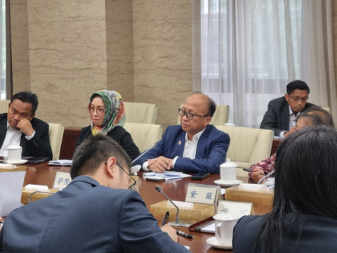 Sekjen Kemnaker, Anwar Sanusi saat melakukan kunjungan ke Head Quarters Kementerian SDM dan Jaminan Sosial RRT di Beijing, Republik Rakyat Tiongkok, Rabu (3/7/2024). Foto: Dok. Kemnaker