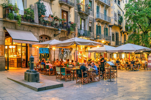 Ilustrasi kafe di dekat apartemen di Barcelona. Foto: Shutterstock
