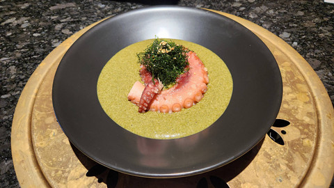 octopus gim puree di restoran Deoun Menteng, Jakarta Pusat (3/7/24). Foto: Azalia Amadea/kumparan 