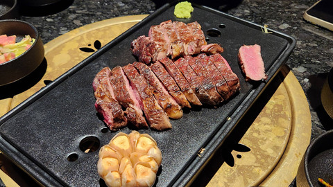 woodae galbi di restoran Deoun Menteng, Jakarta Pusat (3/7/24). Foto: Azalia Amadea/kumparan 