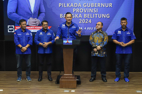 Ketua Umum Partai Demokrat Agus Harimurti Yudhoyono (AHY) memaparkan surat rekomendasi Pilkada di kantor DPP Partai Demokrat, Jakarta, Kamis (7/4/2024). Foto: Iqbal Firdaus/kumparan