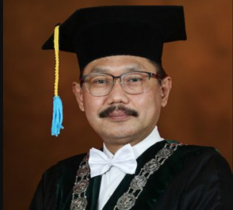 Prof. Dr. Budi Santoso, dr., Sp.OG-K, Dekan Fakultas Kedokteran Universitas Airlangga Periode 2020-2025. Foto: Dok fk.unair.ac.id