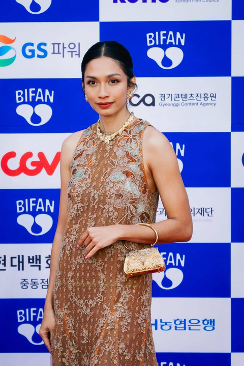 Faradina Mufti di red carpet BIFAN 2024. Foto: Poplicist/Arman Febryan