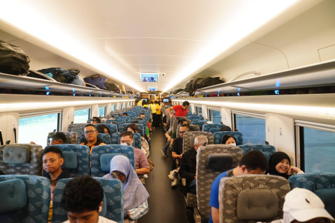 Suasana kereta cepat Whoosh. Foto: Dok. PT KCIC